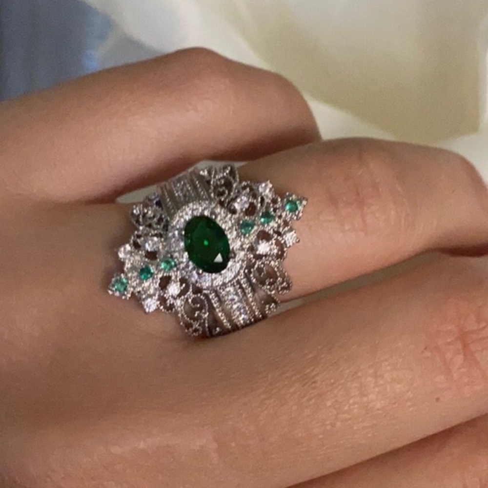 925 Silver Emerald and Diamond Vintage Ring - Picture 7 of 11